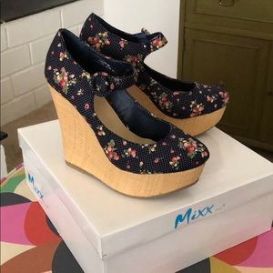 Floral wedges